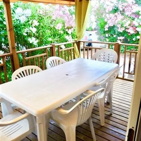 Mobilhome 40 M2, 3 Chb, Terrasse Arboree 20 M2, Camping 4 Etoiles Кемпинг Фрежюс